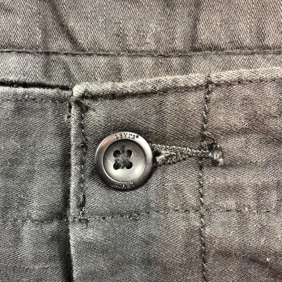 Levi's Black Cotton Cargo With Belt Shorts - Picture 5 of 16